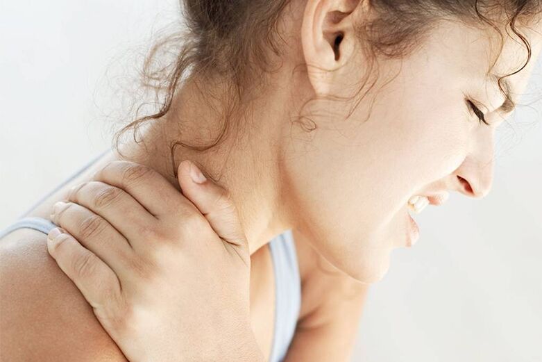 dolore nella regione cervicale a causa dell'osteocondrosi